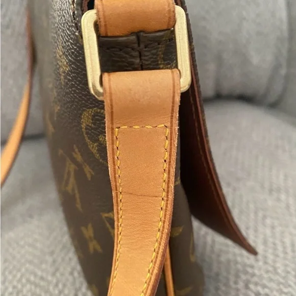 Louis Vuitton Classic Monogram Crossbody Bag - Picture 4 of 10